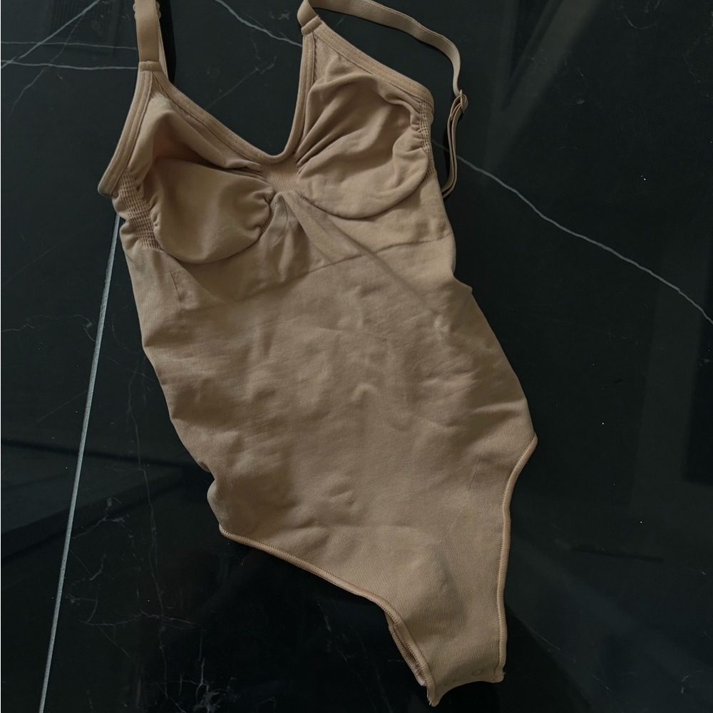 SKIMS Thong Body Suit (Seamless Sculpting)